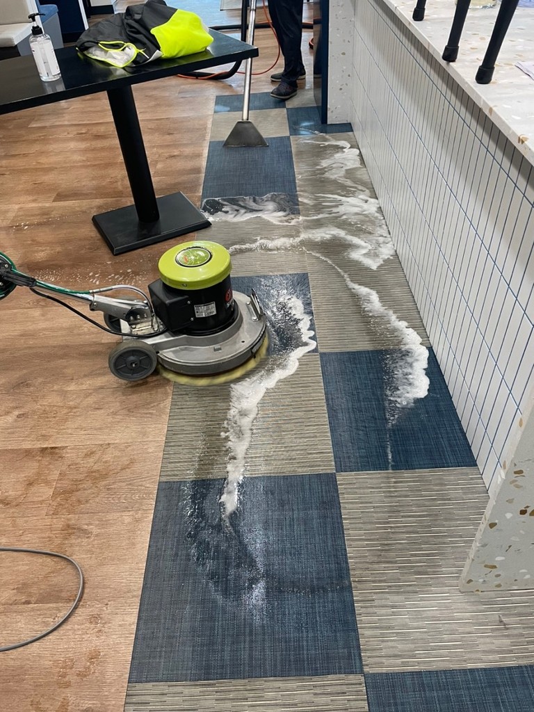 사무실청소 클리니어-바닥청소